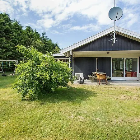 Holiday home Three-bedroom Holiday In Hals