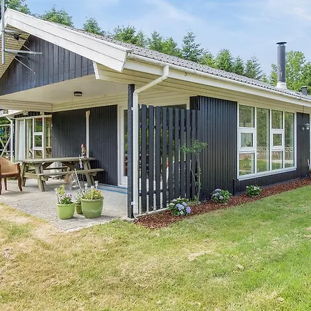 Three-bedroom Holiday In *