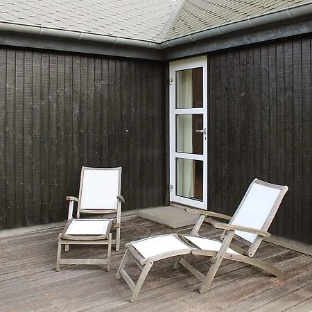 Three-bedroom Holiday In * Hals
